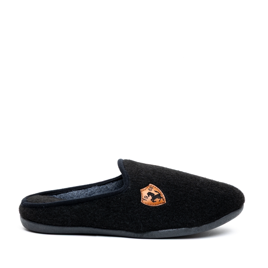 Southport Slippers with Logo on the Side