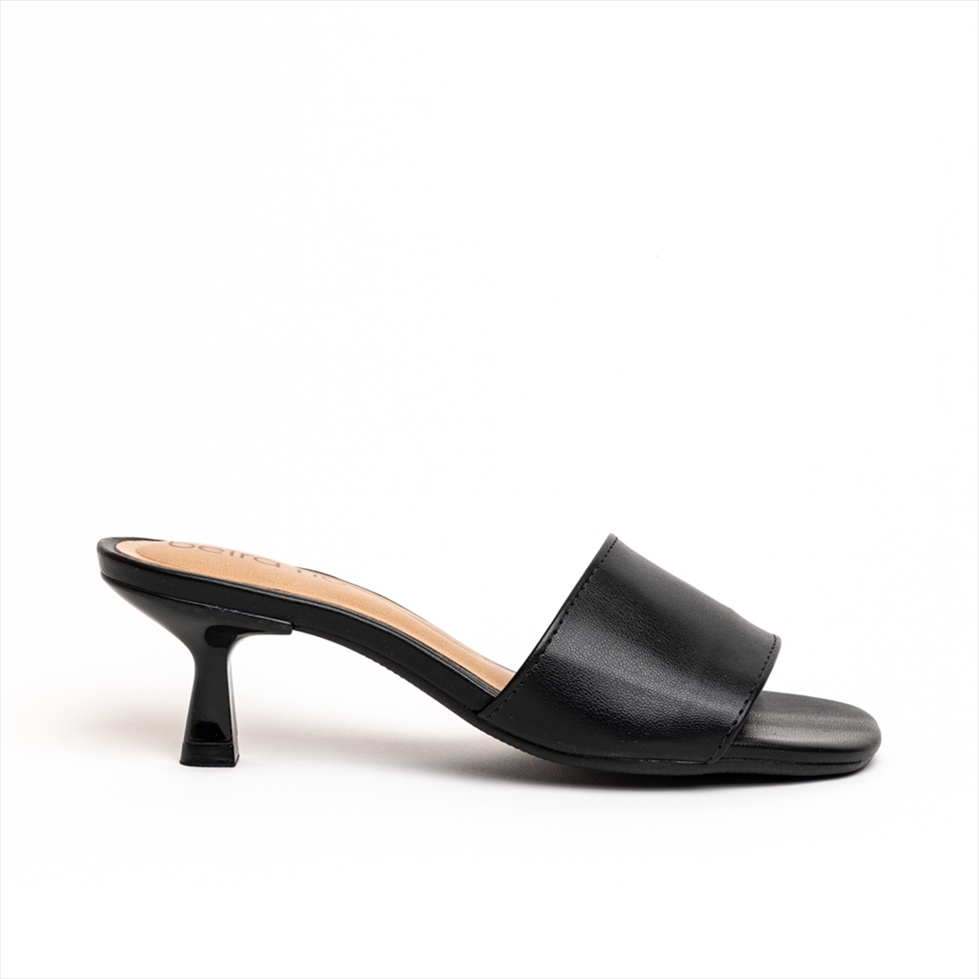 Beira Rio Low Kitten Heel Mule Sandals