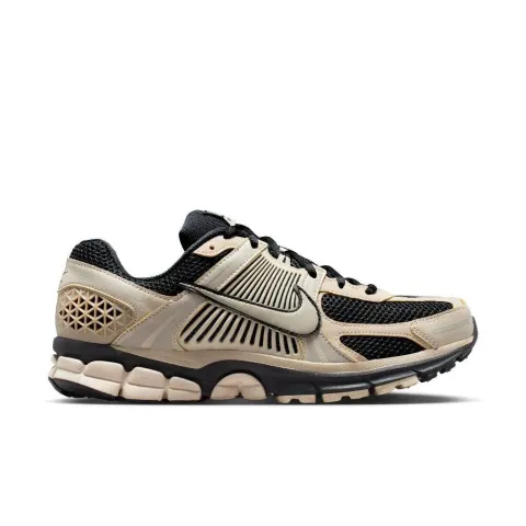 NIKE ZOOM VOMERO 5 (FJ4151-008)