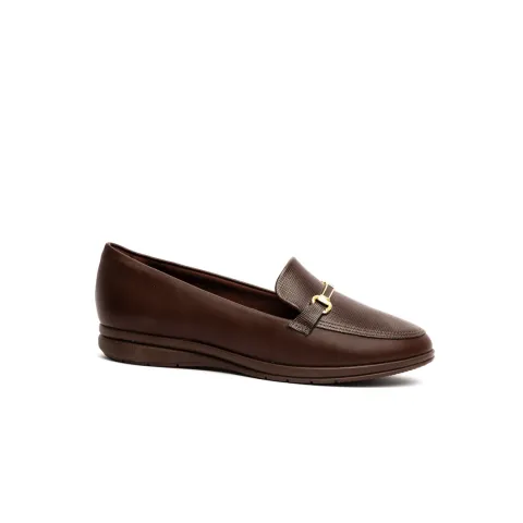 Piccadilly Elegant Wedge Low Moccasin Pumps with Chain Detail